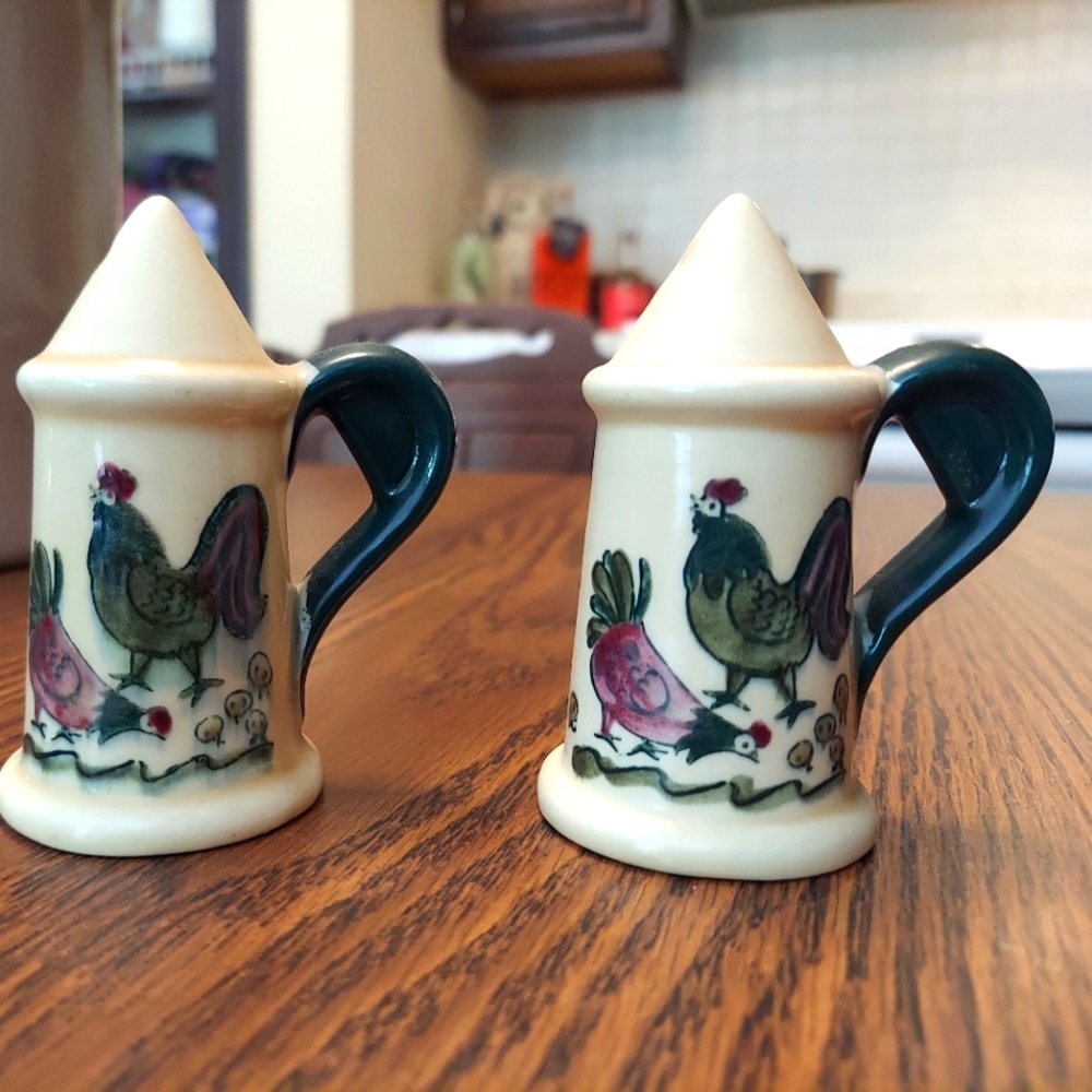 Salt & Pepper Set Homestead Provincial, Metlox-Poppytrail